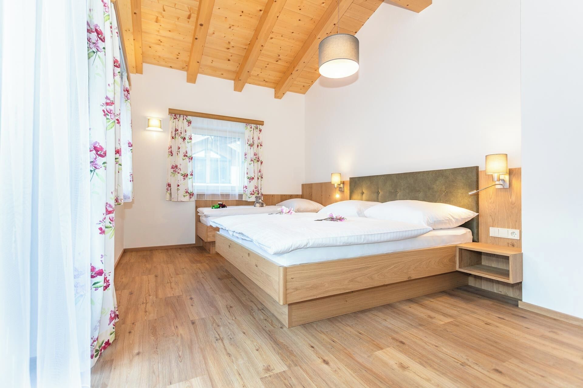 2 bedrooms, travel crib, WiFi, bed sheets