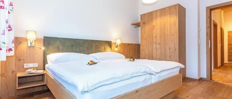 2 bedrooms, WiFi, bed sheets