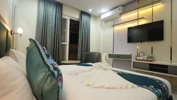 Espacio para trabajar con laptop y wifi gratis
