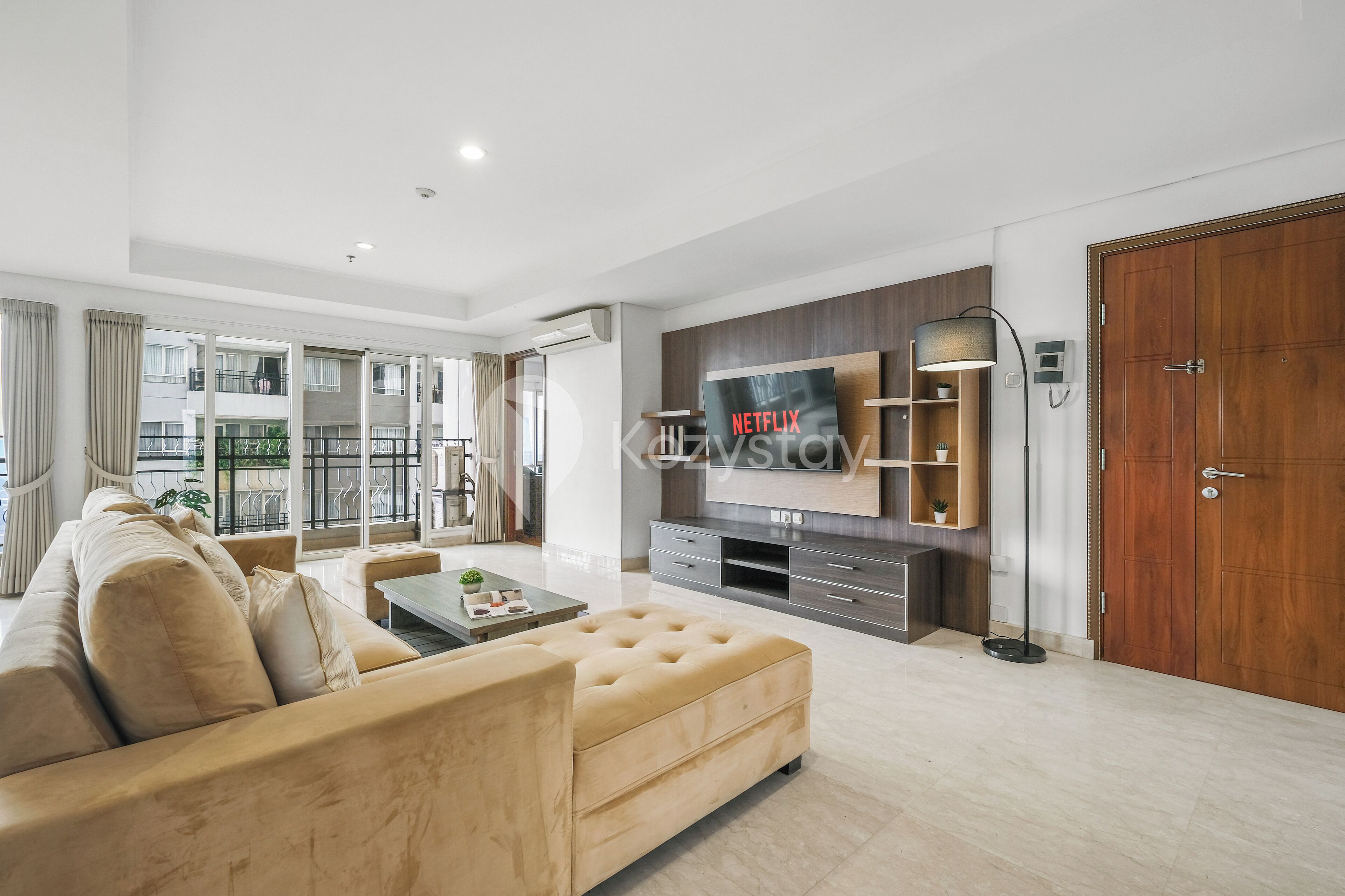 Leilighet, 4 soverom, byutsikt | Oppholdsområde | Smart-TV, Netflix og strømmetjenester