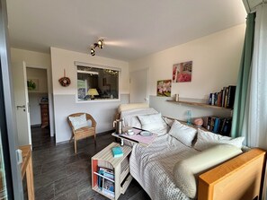 Interior - 3 room apartment Villa Sonnglück by the natural swimming pond in the Swiss hiking Jura (Zullwil)