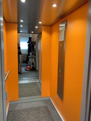 Interior - Villa Sonnglück Chez Svanette B&B by the natural swimming pond in the Swiss Hiking Jura (Zullwil)