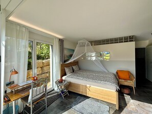 Room - Villa Sonnglück Chez Svanette B&B by the natural swimming pond in the Swiss Hiking Jura (Zullwil)