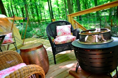 Beautiful Eco-Friendly Bell Tent with Fantastic Amenities for a Unique Glamping Escape near Fresno, Ohio