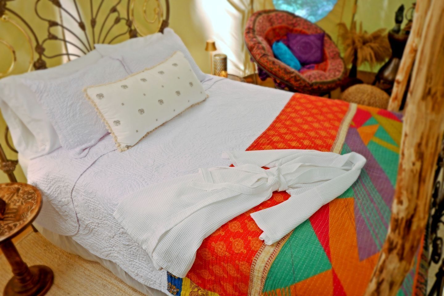 1 bedroom, bed sheets