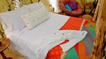 1 bedroom, bed sheets