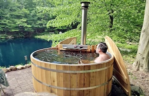 Outdoor spa tub