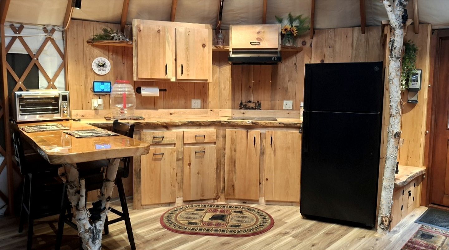 Fridge, stovetop, coffee/tea maker, toaster