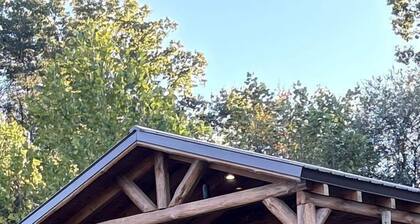 Cozy Studio Cabin Surrounded by Nature for a Peaceful Getaway near Gallipolis, Ohio