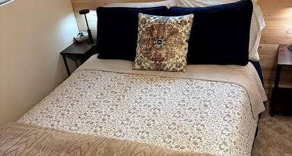 Cute Tiny House in the Woods for a Peaceful Getaway in Nature near Clark Fork, Idaho