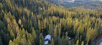 Cute Tiny House in the Woods for a Peaceful Getaway in Nature near Clark Fork, Idaho