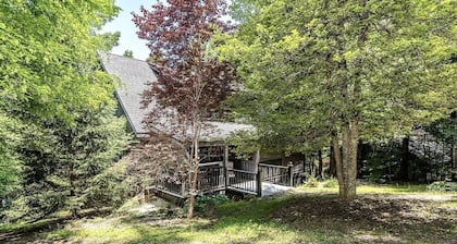 Peaceful Hillside Retreat with Panoramic Valley Views near Wineries in Newberg, Oregon