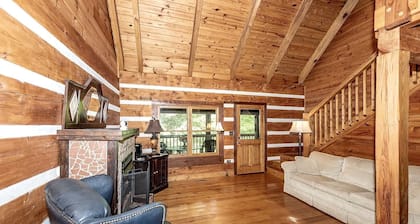 Peaceful Hillside Retreat with Panoramic Valley Views near Wineries in Newberg, Oregon