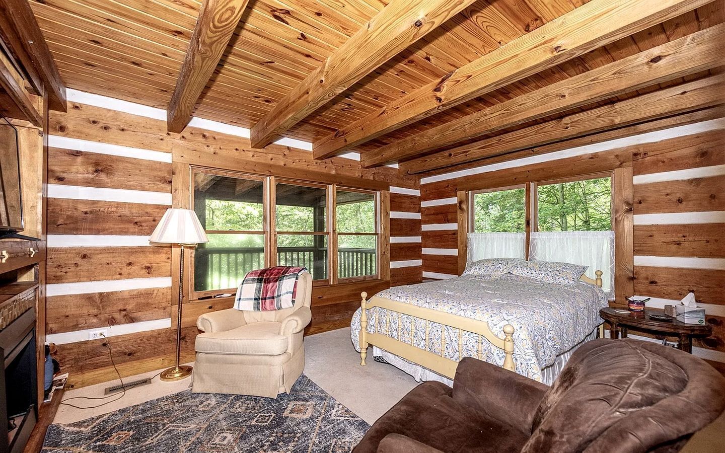 WiFi, bed sheets, wheelchair access