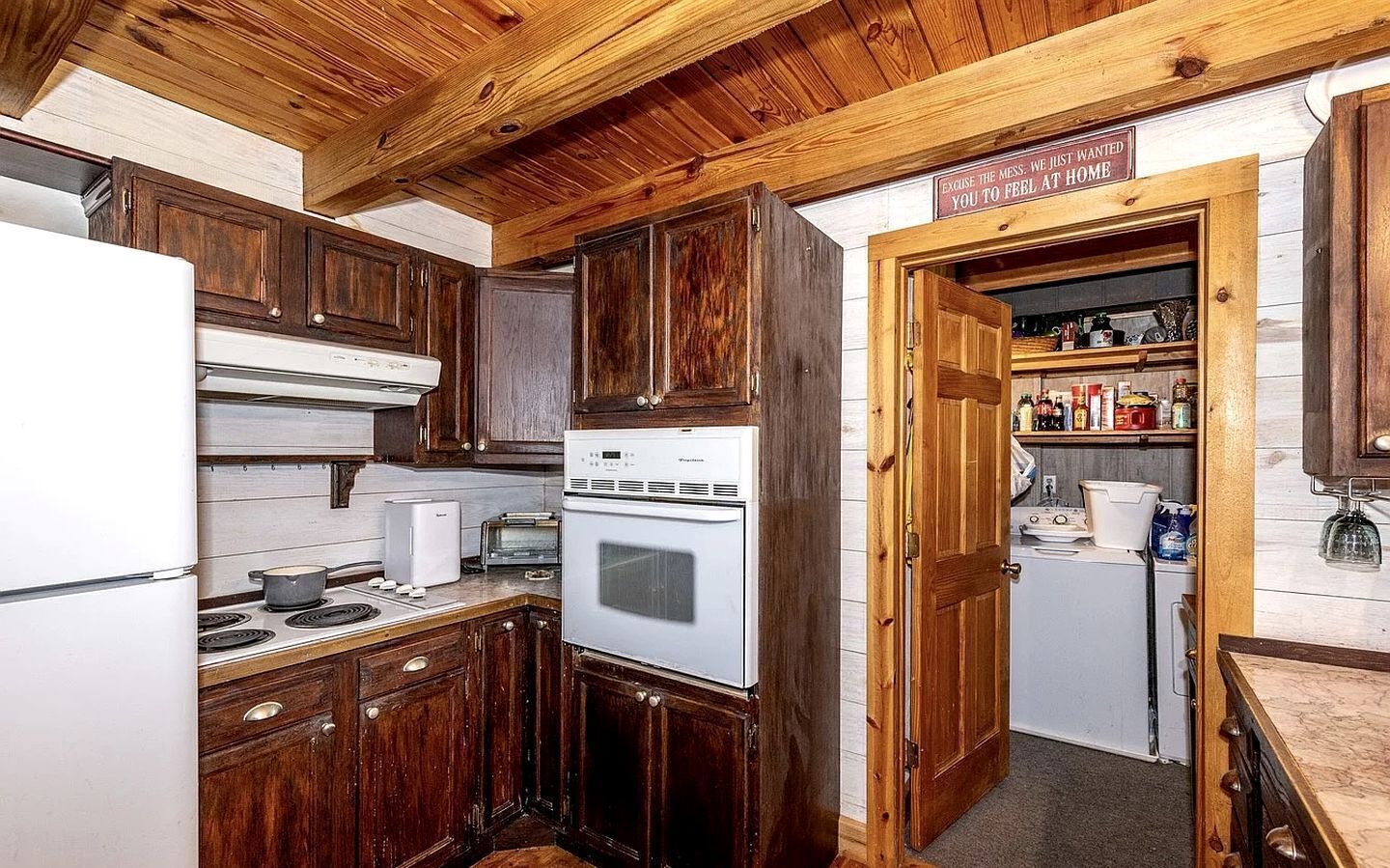Coffee/tea maker, fridge, oven, stovetop