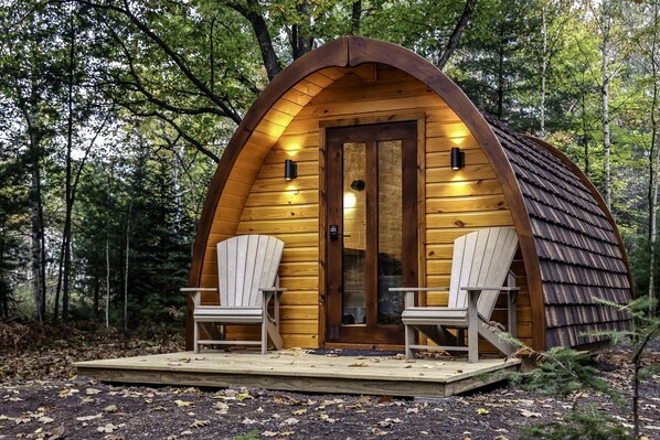 Terrace/patio - Stunning Two Oaks Pod Surrounded by Trees for an Amazing Couples Retreat near Washburn, Wisconsin (Washburn)