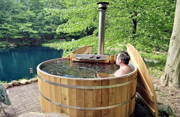 Outdoor spa tub