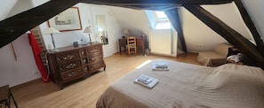 4 bedrooms, WiFi, bed sheets