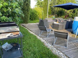 Terrace/patio - La Tramolière, accommodation in a green setting (Le Passage)