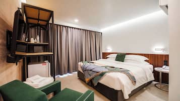 Comfort Double Room, City View | Desk, laptop workspace, free WiFi