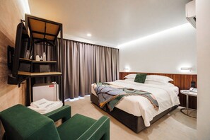 Comfort Double Room, City View | Desk, laptop workspace, free WiFi - Palma Hotel Bangkok (Bangkok)