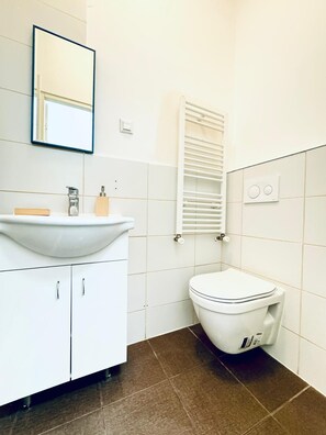 Basic Apartment | Bathroom | Shower, free toiletries, hair dryer, towels - Cozy and Affordable Palace Studio (Vienna)