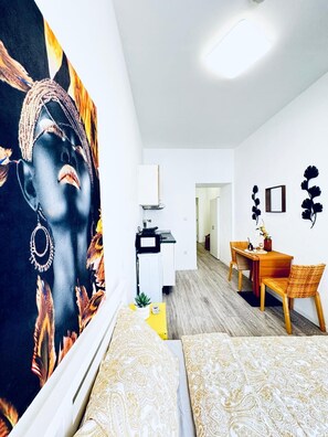 Basic Apartment | Iron/ironing board