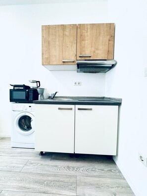 Basic Apartment | Private kitchen