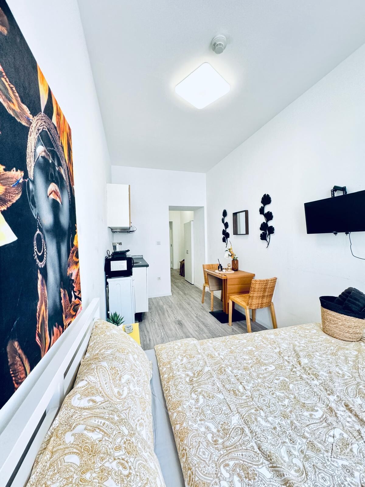 Basic Apartment | Iron/ironing board