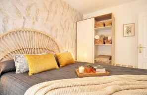 2 slaapkamers, een strijkplank/strijkijzer, wifi, beddengoed