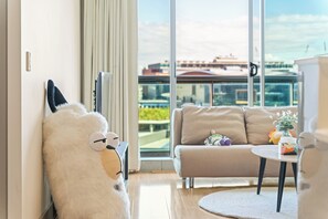 Smart TV - Central CBD 3BR Apt - 150m to Darling Harbour / ICC (Sydney)