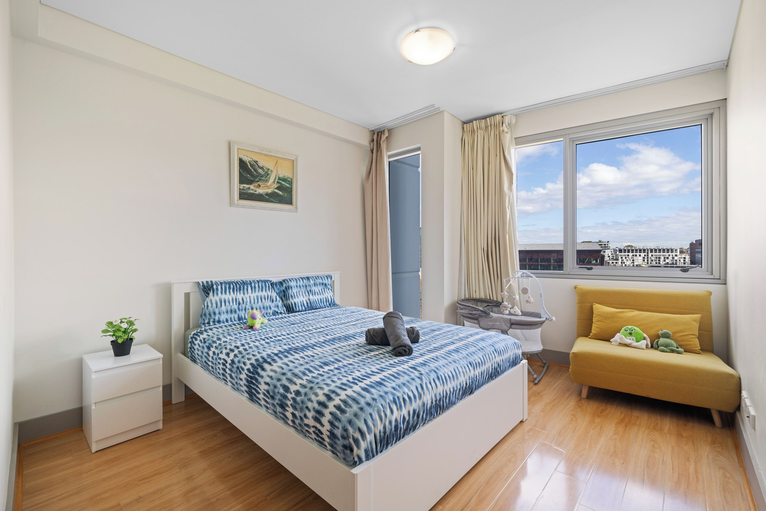 3 bedrooms, iron/ironing board, travel cot, free WiFi