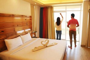 Laptop workspace, free WiFi