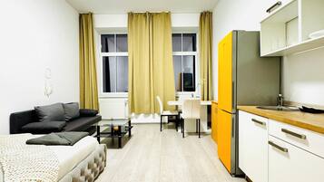 Basic Apartment | Iron/ironing board