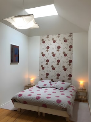 2 bedrooms, iron/ironing board, WiFi - Gîte Mascaret: Holiday Home with Shared Pool, Wi-Fi, and Air Conditioning (Saint-Androny)