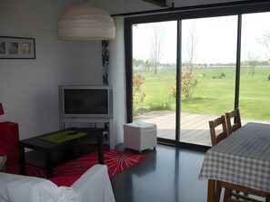 TV, tavolo da ping pong