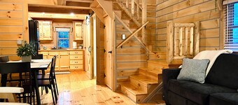 Secluded Shipshewana Log Cabin | In the Woods |