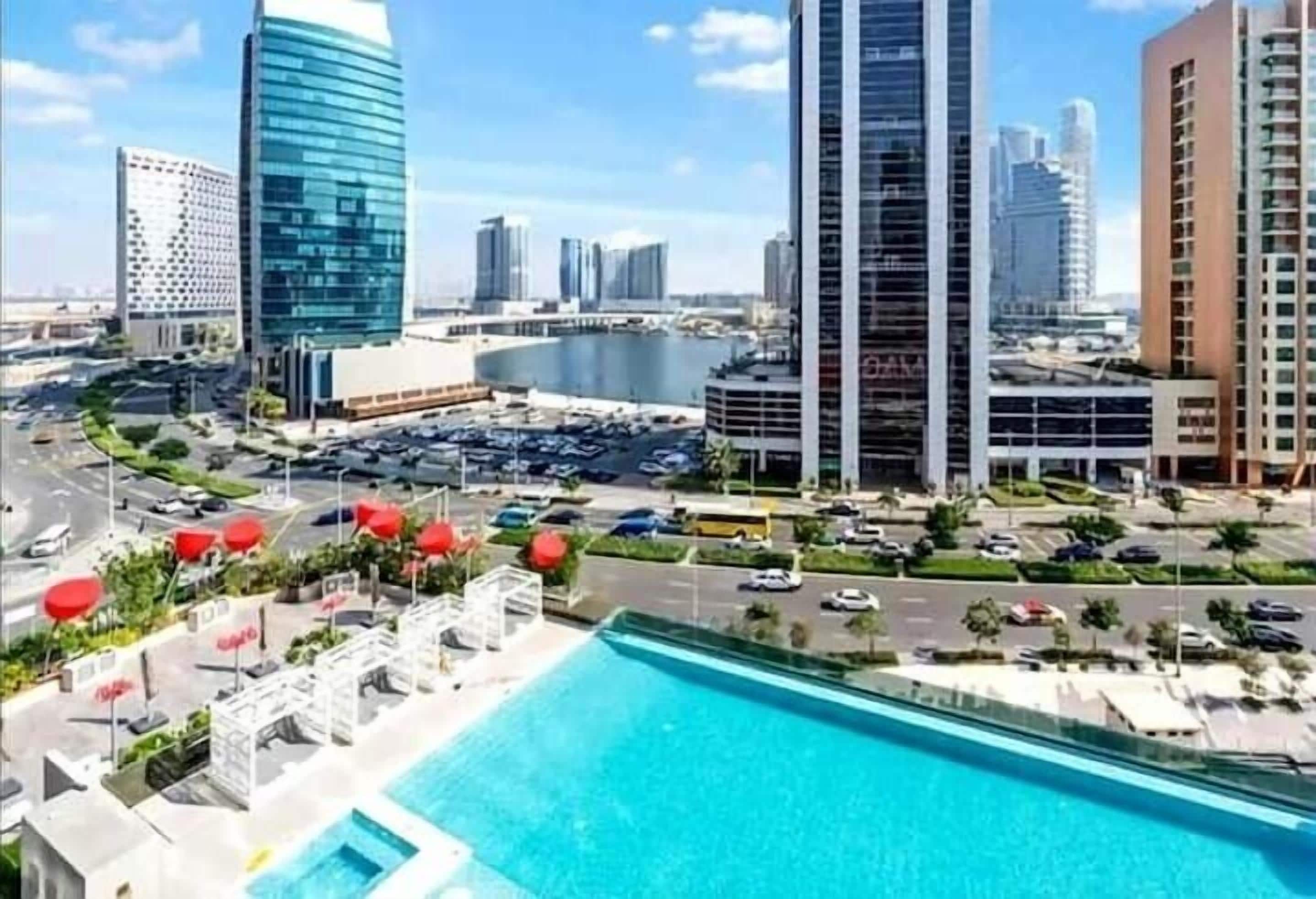 Kolam renang outdoor