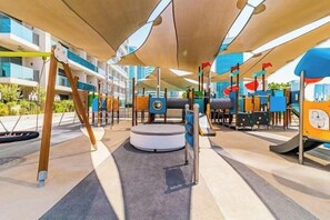 Children's play area - outdoor - Downtown close to Burj Khalifa Dubai Mal (Dubai)