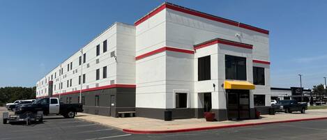 المنشأة من الخارج