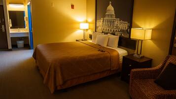 Escritorio, espacio para trabajar con laptop y wifi gratis