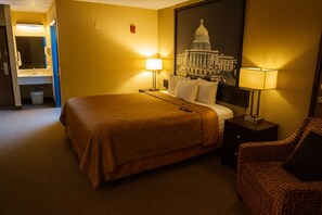 書桌、手提電腦工作空間、免費 Wi-Fi、床單