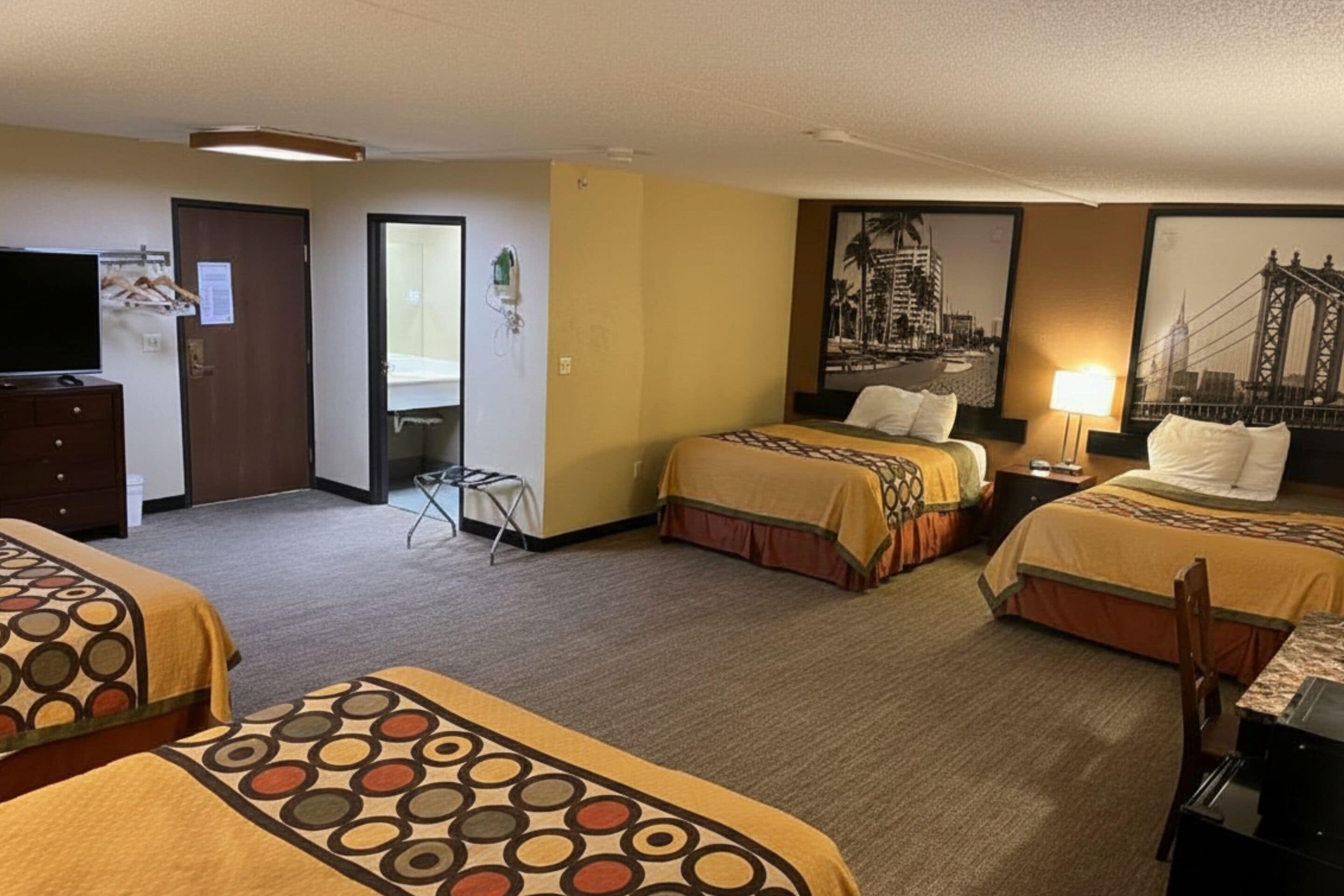 Familien-Studiosuite, Mehrere Betten, Nichtraucher | Schreibtisch, laptopgeeigneter Arbeitsplatz, Verdunkelungsvorhänge