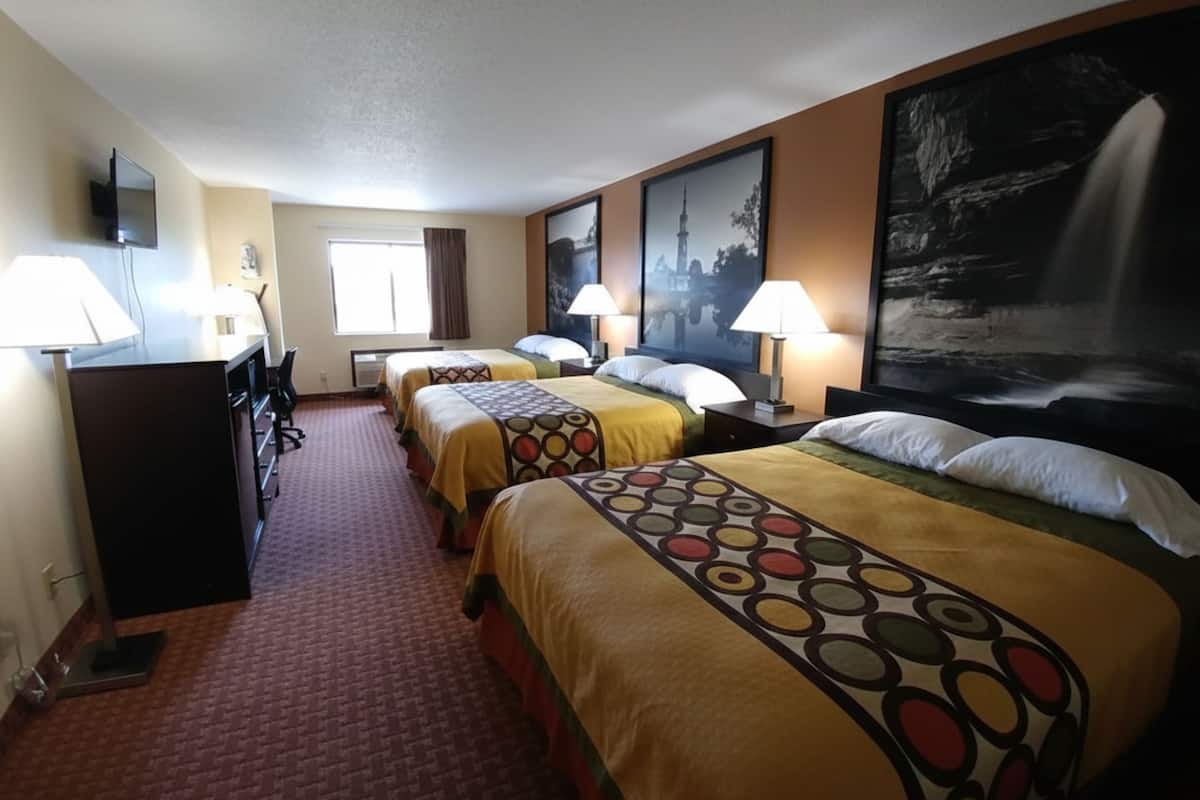 Familienstudio, Mehrere Betten, Nichtraucher | Schreibtisch, laptopgeeigneter Arbeitsplatz, Verdunkelungsvorhänge