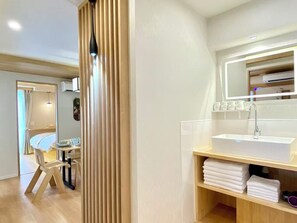 3 bedrooms, iron/ironing board, free WiFi, bed sheets - H402 ＊[New] Tokyo Luxury Guest House｜Japanese style 3LDK｜Honjo-Azumabashi Station & direct airport access｜Near Asakusa & Sky Tree (墨田区)