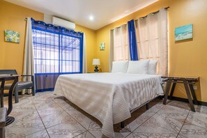 3 bedrooms, iron/ironing board, free WiFi, bed sheets - Short drives to two amazing beaches-Palo Seco+Playa Bandera, walk to shopping (Parrita)