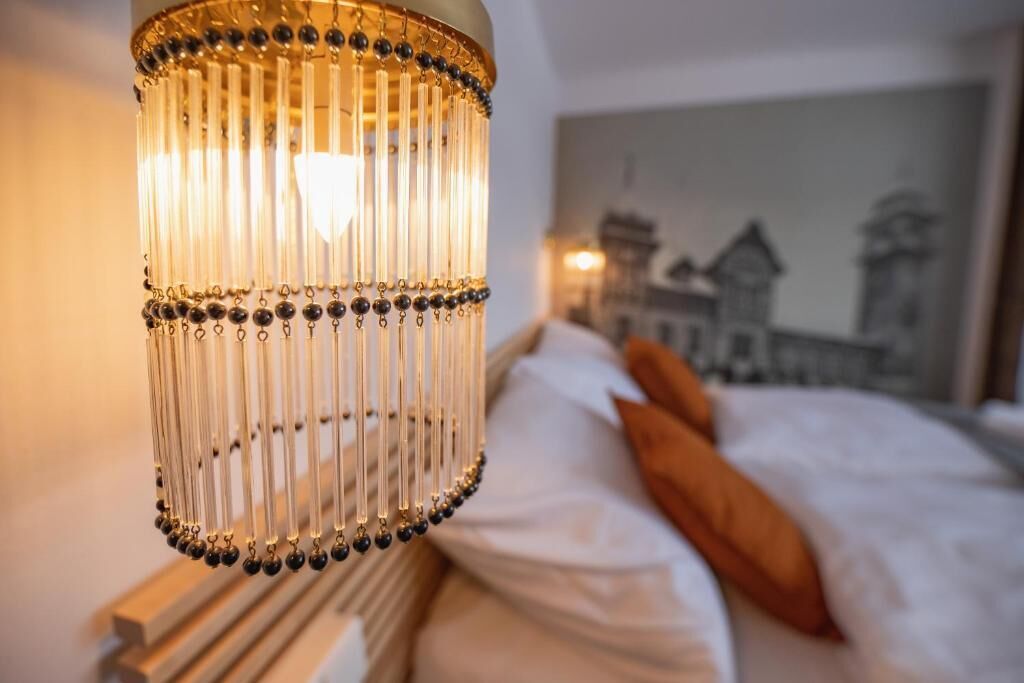 Escritorio, cunas, wifi gratis y ropa de cama 