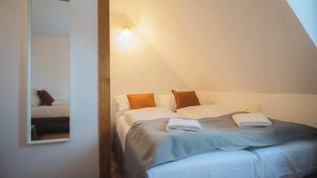 Standard Triple Room, Hill View | Desk, cribs/infant beds, free WiFi, bed sheets