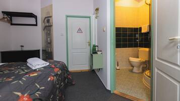 Tripla Standard, vista collina | Una scrivania, culle/letti per bambini (a pagamento), Wi-Fi gratuito