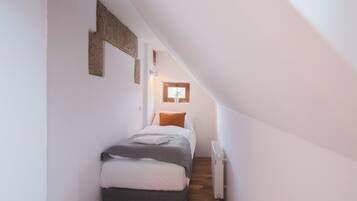 Tripla Standard, vista collina | Una scrivania, culle/letti per bambini (a pagamento), Wi-Fi gratuito